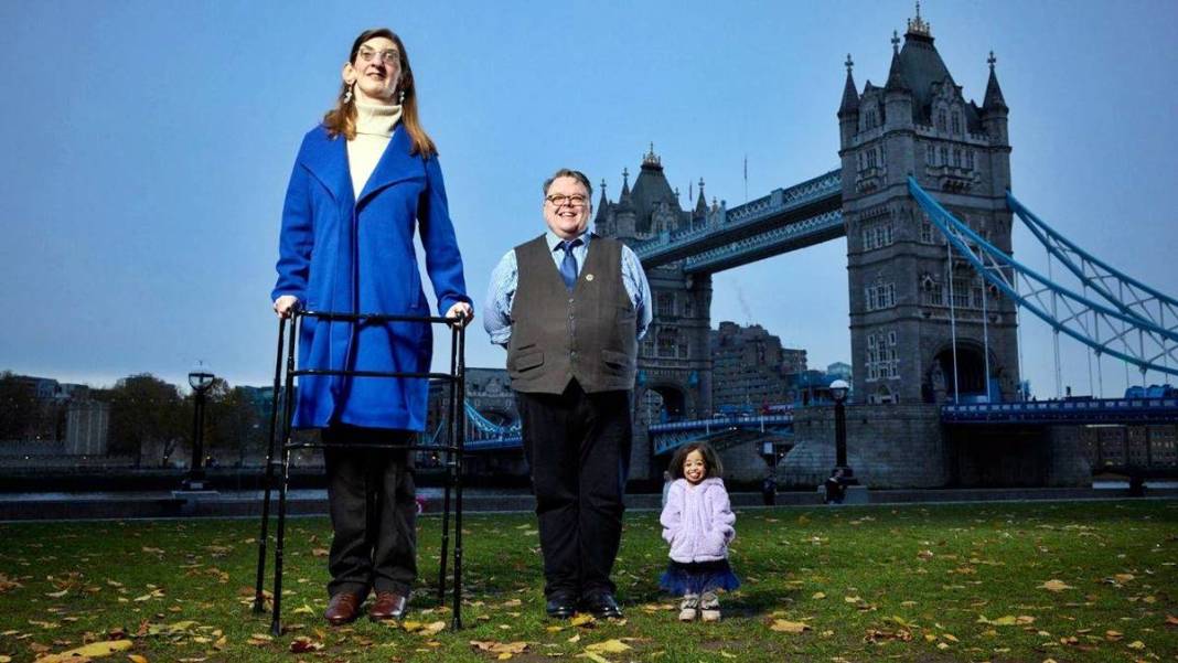 Dünyanın en uzun ve en kısa kadını bir araya geldi: Boyları şaşırttı! Buluşmada renkli görüntüler ortaya çıktı 6